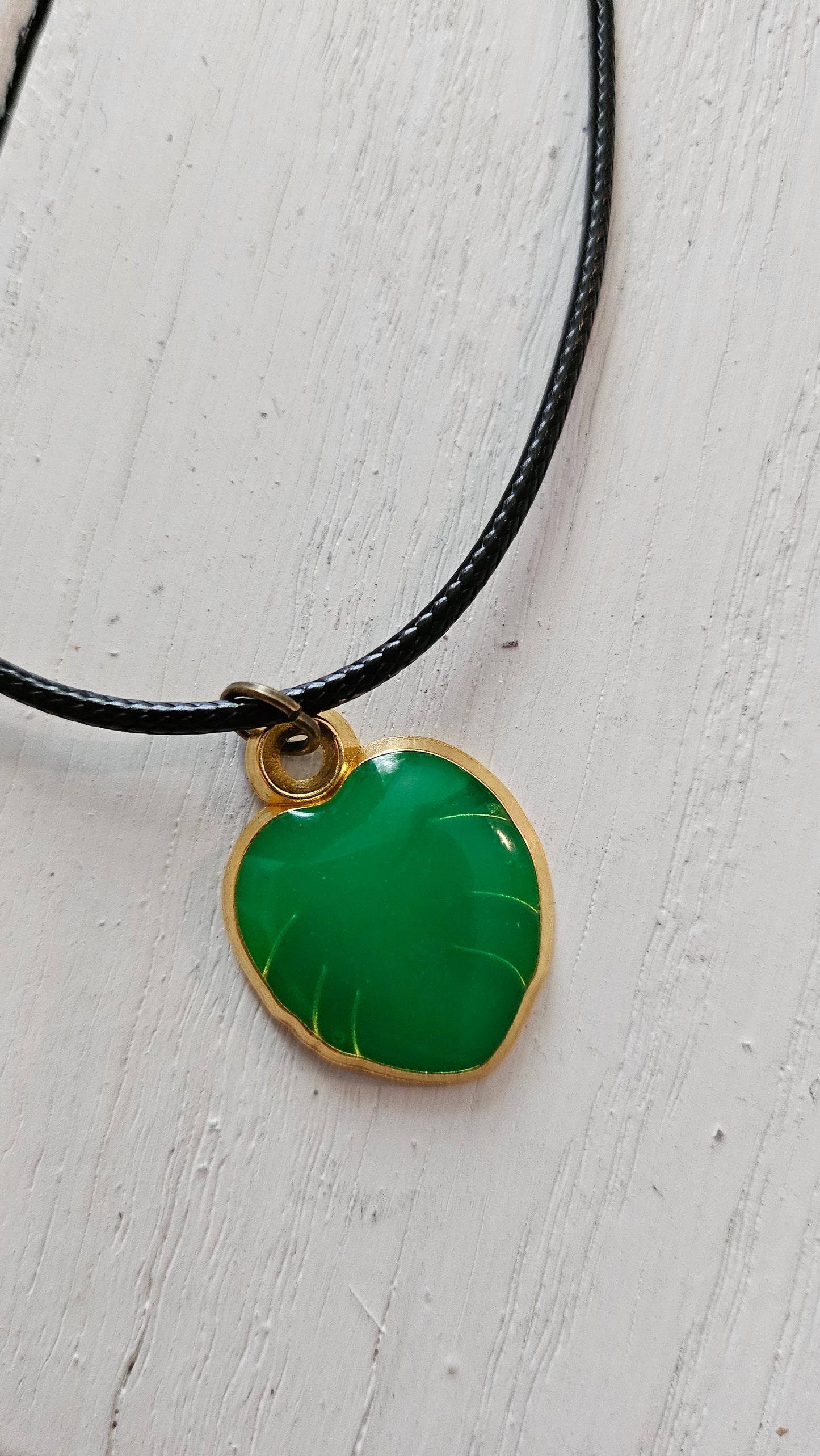 Small Monstera Leaf Shaped Pendant (Made with Resin)