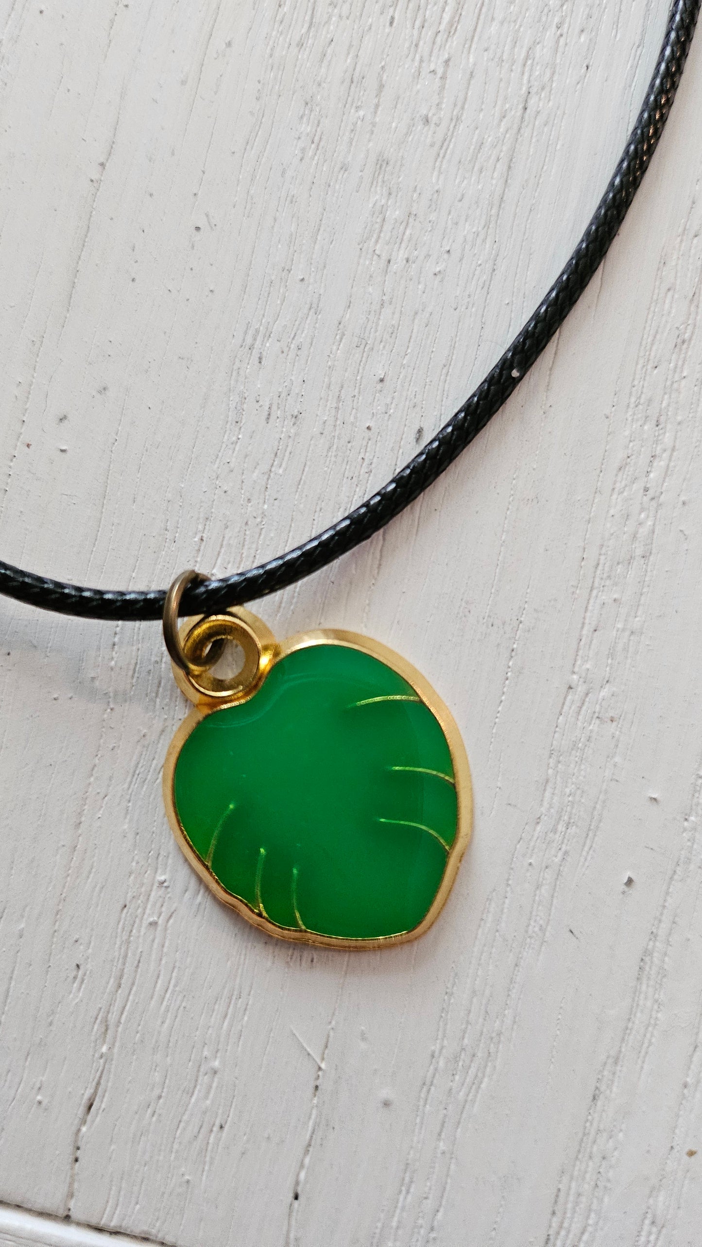 Small Monstera Leaf Shaped Pendant (Made with Resin)