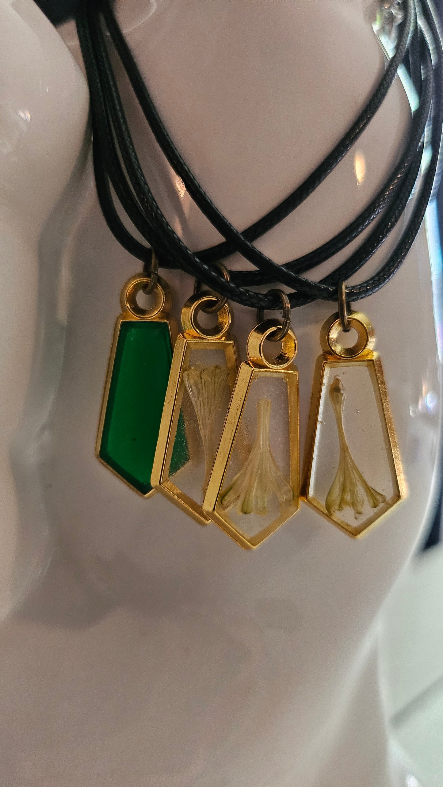 Small Spotted Dracaena Flower Pendant (Made with Resin)